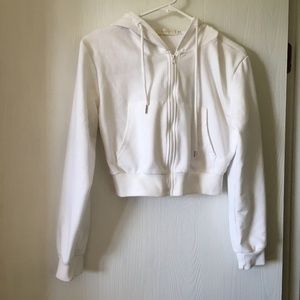 Milanpavilion white cropped hoodie. Size S.